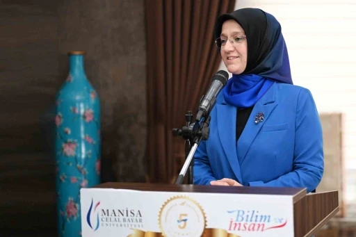 &Uuml;niversitedeki kadın &ccedil;alışanlar aynı sofrada
