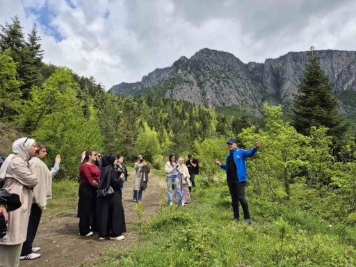 &Uuml;niversiteli gen&ccedil;ler Kurtuluş Savaşı&rsquo;nın izlerini yerinde g&ouml;rd&uuml;
