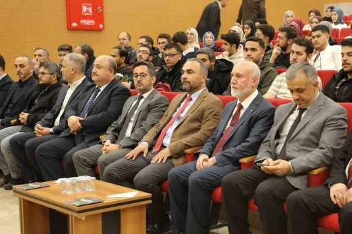 &Uuml;niversitesi gen&ccedil;ler Kur&rsquo;an-ı Kerim&rsquo;i g&uuml;zel okumak i&ccedil;in yarıştı
