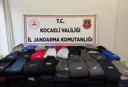 Ünlü markalara ait sahte 2 bin 80 giyim malzemesi ele geçirildi
