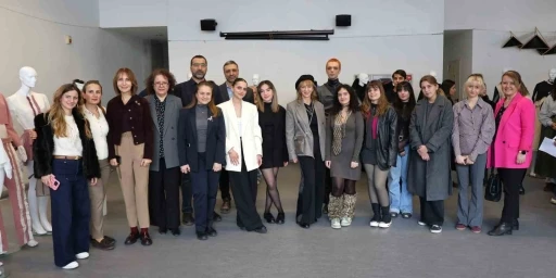 &Uuml;nl&uuml; ressamlar, modaya ilham verdi
