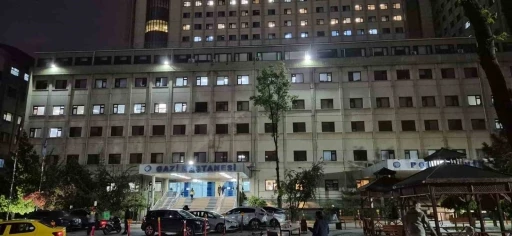 &Uuml;nl&uuml; sanat&ccedil;ı Haluk Levent hastaneye kaldırıldı
