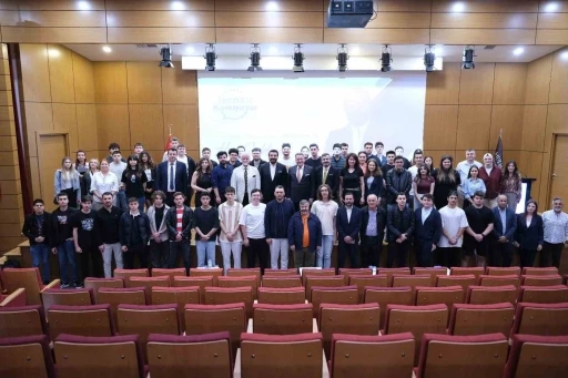 Ünlü tasarımcı Mudanya Üniversitesi’nde tecrübelerini paylaştı
