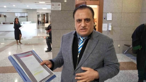 &Uuml;nl&uuml; yapımcı Erol K&ouml;se, Sarıyer Maslak&rsquo;ta bulunan Ağaoğlu 1453 Konutları&rsquo;nın 16&rsquo;ıncı katından d&uuml;şerek hayatını kaybetti.
