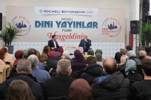 Ünlü yazar gençlere seslendi: &quot;Büyük düşünün ve cesur adımlar atın&quot;
