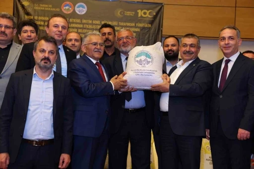 &Uuml;reticilere 1 yılda 12 milyon TL&rsquo;lik tohum dağıtıldı
