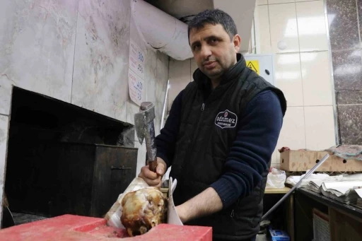 &Uuml;rk&uuml;t&uuml;c&uuml; g&ouml;r&uuml;nt&uuml;s&uuml;ne rağmen afiyetle t&uuml;ketiliyor
