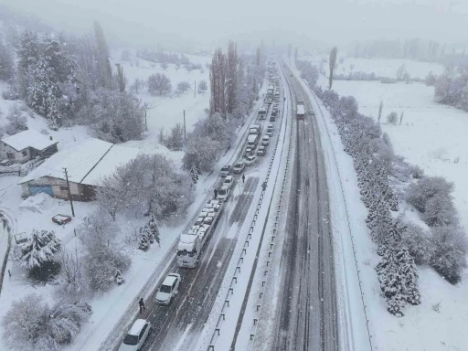Uşak-Ankara karayolu 3 saat trafiğe kapandı
