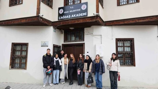 Uşak Belediyesi &ouml;ğrencileri &uuml;cretsiz &uuml;niversite sınavı i&ccedil;in kurs imkanı sağlıyor
