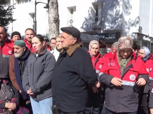 Uşak Belediyesi personeli, hasta iki kardeş i&ccedil;in harekete ge&ccedil;ti
