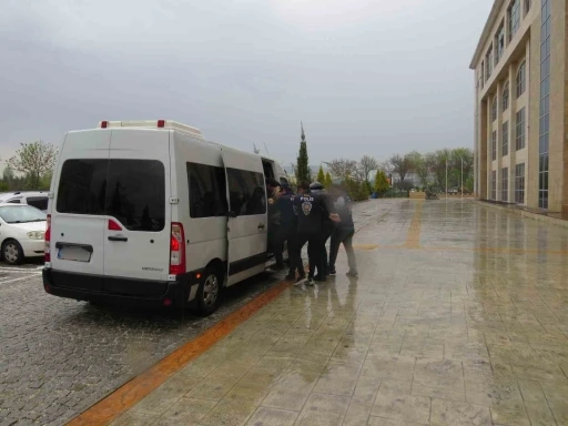 Uşak merkezli yasa dışı bahis operasyonunda gözaltına alınan 3 şüpheli tutuklandı
