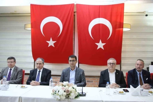 Uşak protokol&uuml; bayramlaşma t&ouml;reninde buluştu
