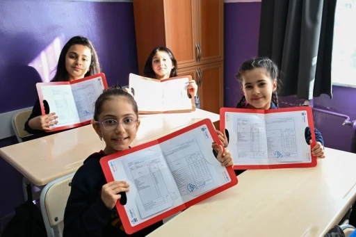 Uşak&rsquo;ta 63 bin 453 &ouml;ğrenci karne sevinci yaşadı
