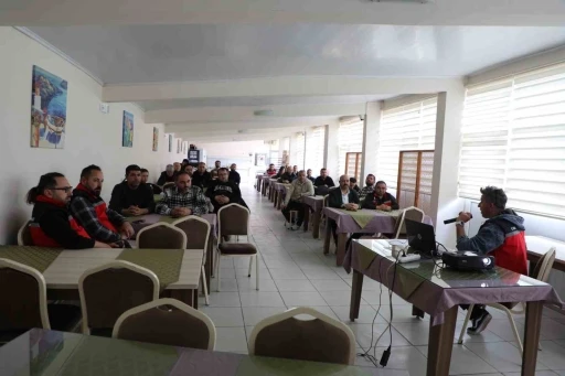 Uşak&rsquo;ta buzağı kayıplarını azaltmaya y&ouml;nelik eğitim programı d&uuml;zenlendi
