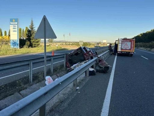 Uşak&rsquo;ta feci kazada 1 kişi hayatını kaybederken, 2 kişi yaralandı
