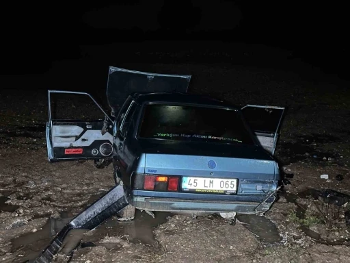 Uşak&rsquo;ta iki otomobil &ccedil;arpıştı: 5 yaralı
