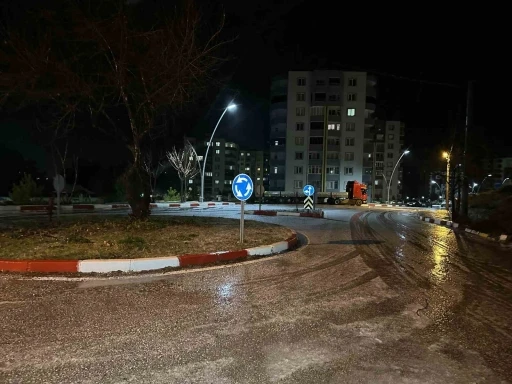 Uşak&rsquo;ta sağanak yağış sonrası dolu etkili oldu
