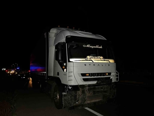 Uşak’ta tır ile otomobil çarpıştı: 1 ölü, 1 yaralı
