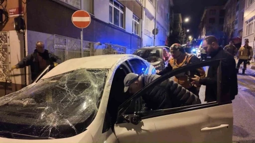 &Uuml;sk&uuml;dar&rsquo;da kontrolden &ccedil;ıkan otomobil iki araca &ccedil;arparak takla attı
