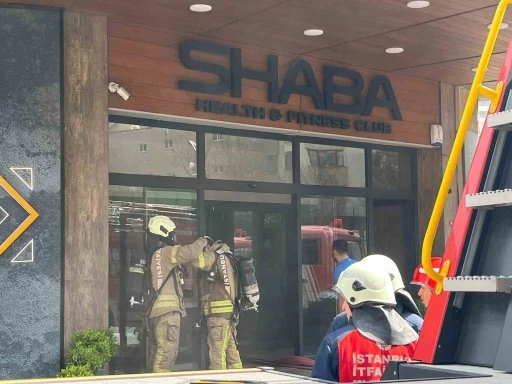 &Uuml;sk&uuml;dar&rsquo;da spor salonunda yangın paniği: 1 kişi dumandan etkilendi
