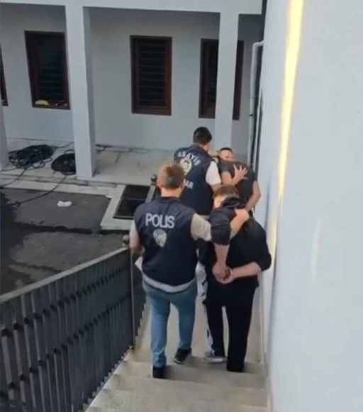 &Uuml;sk&uuml;dar&rsquo;da uyuşturucu operasyonu: 1 kilo 816 gram madde ele ge&ccedil;irildi
