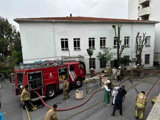 Üsküdar Devlet Hastanesi’nde ecza deposunda yangın
