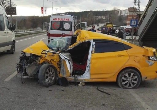 &Uuml;st ge&ccedil;it direğine &ccedil;arpan otomobilin s&uuml;r&uuml;c&uuml;s&uuml; 71 g&uuml;n sonra hayatını kaybetti
