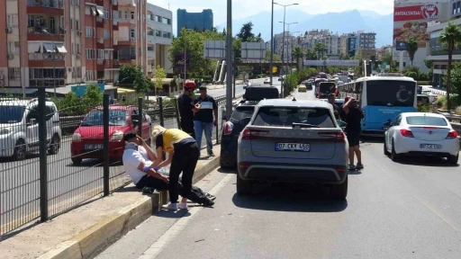 &Uuml;st ge&ccedil;itte 4 ara&ccedil; birbirine girdi: 1 yaralı
