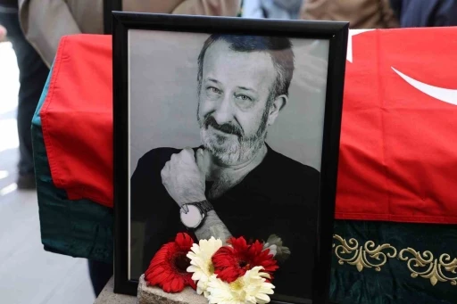 Usta sanatçı Naşit Özcan, son yolculuğuna uğurlandı

