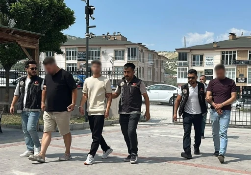 Uyuşturucu kullanmaktan &ouml;ğretmenlikten ihra&ccedil; edilen şahıs bu kez uyuşturucu ticaretinden tutuklandı
