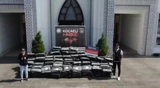 Uyuşturucu operasyonunda tırda 345 kilo skunk ele geçirildi
