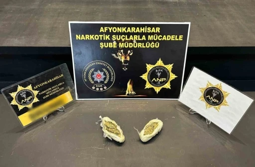 Uyuşturucu operasyonunda yakalanan iki kişiden biri tutuklandı
