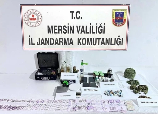 Uyuşturucu taciri 2 ş&uuml;pheli yakalanıp tutuklandı

