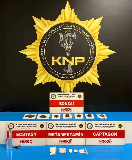 Uyuşturucu taciri 3 ş&uuml;pheli tutuklandı
