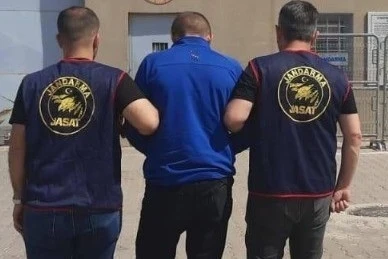 Uyuşturucu taciri su&ccedil;&uuml;st&uuml; yakalandı
