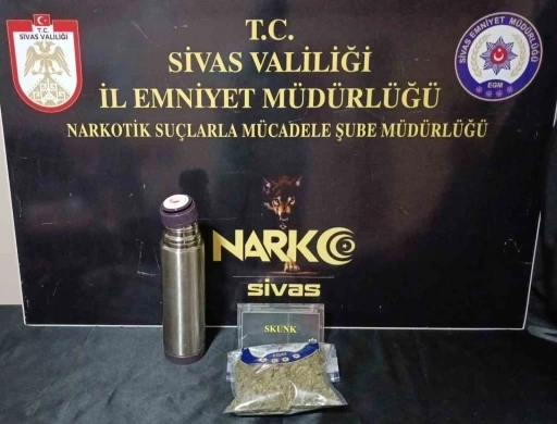 Uyuşturucu tacirleri Sivas’ta yakayı ele verdi
