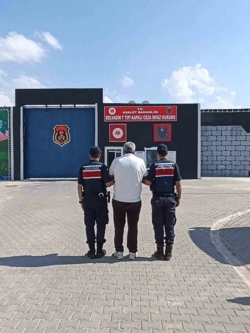 Uyuşturucu ticareti su&ccedil;undan aranan şahsı jandarma yakaladı
