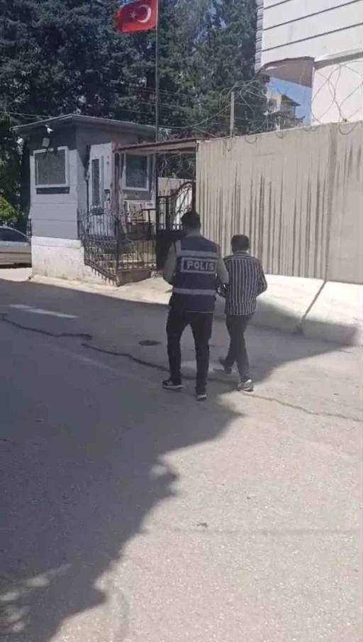 Uyuşturucudan 25 yıl kesinleşmiş hapis cezası bulunan şahıs yakalandı
