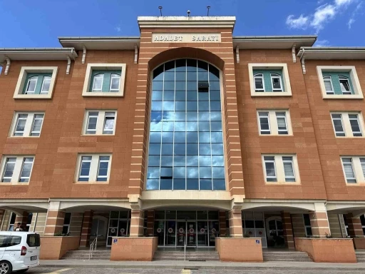 Uyuşturucunun etkisiyle sokakta baygın halde bulunan şahsın yargılamasına devam edildi
