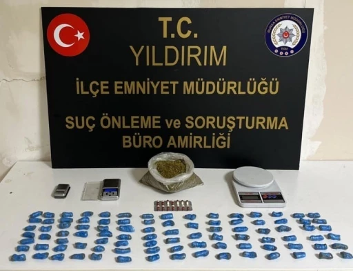 Uyuşturucuyu tavan arasına sakladılar&hellip; Polis tek tek ortaya &ccedil;ıkardı

