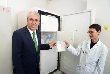 Uzayda yetişen ilk bitkinin örnekleri kuru buz içerisinde Ege Üniversitesine ulaştı
