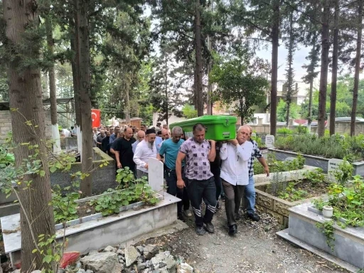 &Uuml;zerine benzin d&ouml;kerek kendini yakan zihinsel engelli şahıs, 9 g&uuml;n sonra yaşam m&uuml;cadelesini kaybetti
