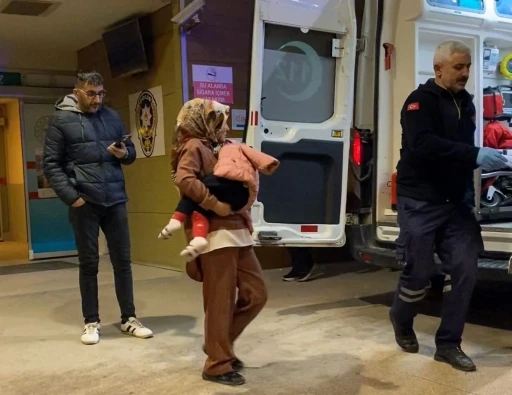 &Uuml;zerine şifonyer devrilen &ccedil;ocuk hastaneye kaldırıldı
