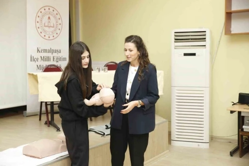 Uzman doktorlardan öğrencilere farkındalık eğitimi
