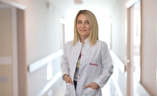 Uzmanı uyardı: "Artan ekran s&uuml;resi g&ouml;z kuruluğu ve glokom riskini artırıyor"
