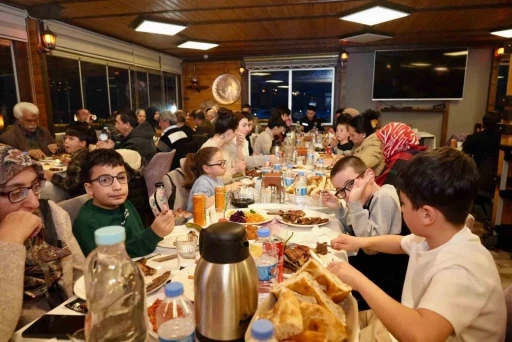 &Uuml;z&uuml;ml&uuml; Kaymakamı Karadağ şehit ve gazi aileleriyle iftarda buluştu
