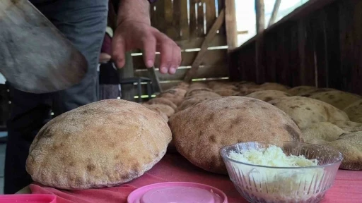 Uzundere&rsquo;de doğal ekmek mesaisi: Taleplere yetişemiyorlar
