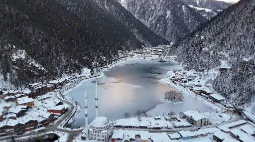 Uzung&ouml;l buz tuttu
