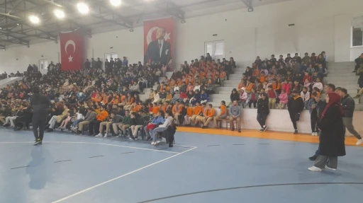 Vagon Sahne Akyaka’da çocuklarla buluştu
