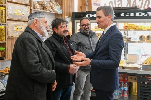 Vali Abuş esnafı dinledi

